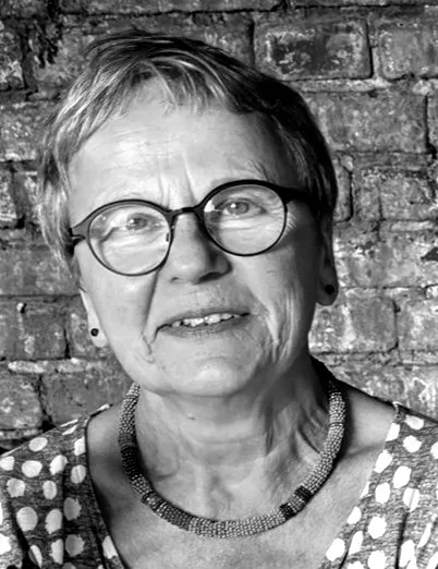 
                                katharina lewonig                